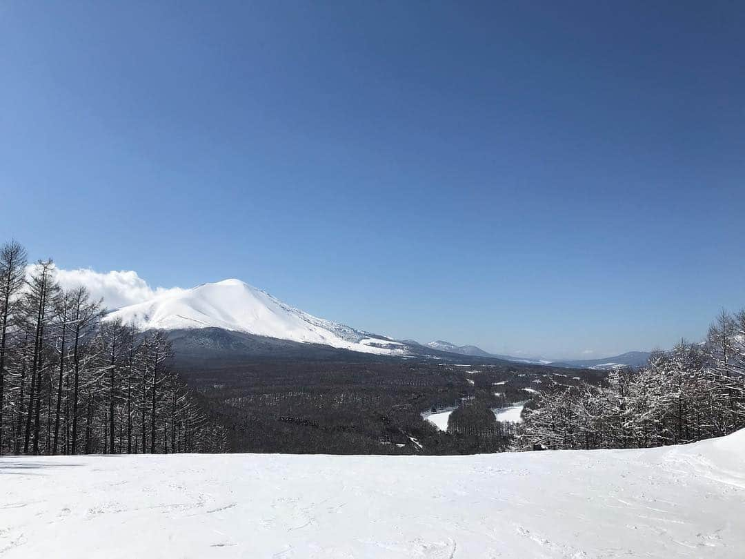 まあみさんのインスタグラム写真 - (まあみInstagram)「地元メンバーで平成最後のお泊まりスノボ❄☃🌨 終始腹筋崩壊するくらい笑ってた😂💓楽しすぎー！ そして数年間ありがとうピンクウェアちゃん🥺💓 次は黒系か青系買おっと🧞‍♂️🖤💙 #スノボ#平成最後#スノボ女子#雪 ❄2日目は雪固め😂 滑れないからやめようじゃなくて滑れるまで何度もやるタイプ🙋‍♀️❄」3月8日 12時39分 - maami_1125