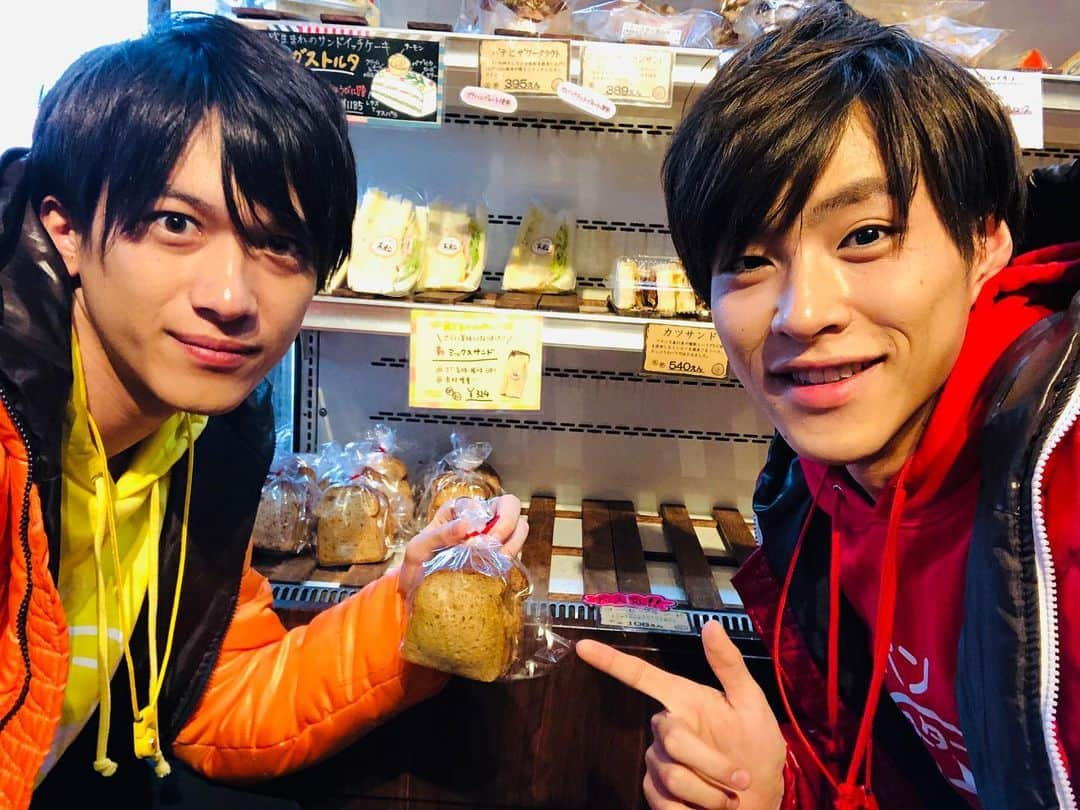 山口託矢さんのインスタグラム写真 - (山口託矢Instagram)「コーヒーサンド美味でした☺️🍞 コーヒーサンドとコーヒー🍞☕️ この組み合わせ最高でした✨ . . #北九州 #八幡西区 #木輪 #コーヒーサンド #パン #パンスターグラム  #2枚目のミニバーガー #可愛すぎた  #その横のパンの名前もね #わん #素朴な顔がたまらない  #見たらわかる #全部 #美味しいやつやん」3月8日 13時09分 - taku_ya_maguchi