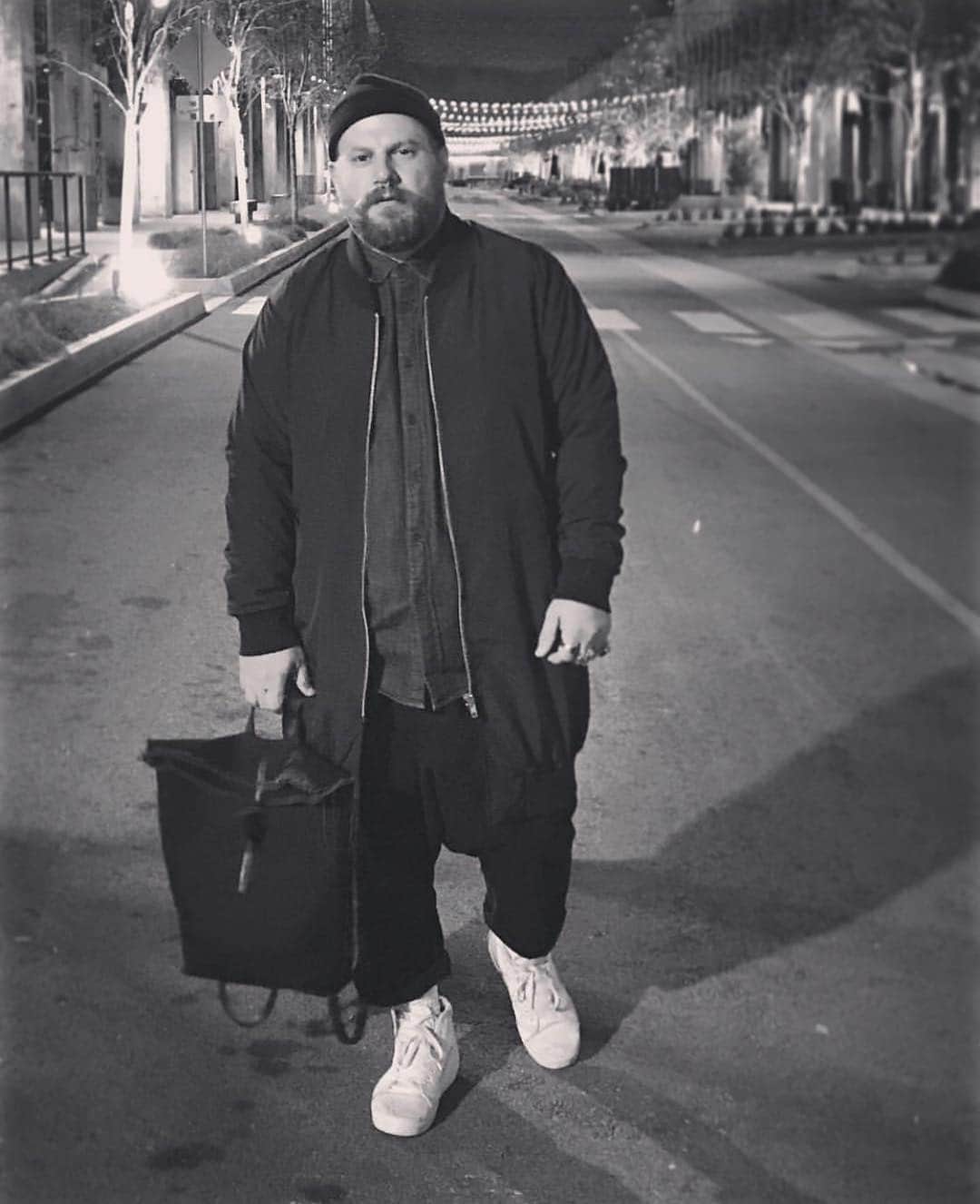 のインスタグラム：「@bearjewinla in the black Long Zip Bomber and black Dropped Taper Pant ⚡️✨⚡️」