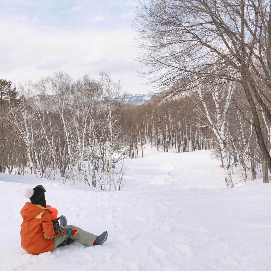 蛯原友里さんのインスタグラム写真 - (蛯原友里Instagram)「・ ・ 最後に雪だるまではなく なぜかペンギン。 ・ そして、なぜかツノ？ ・ 素敵な想い出できました☺︎ ・ ・ #雪 にまた会いに来ます。」3月8日 9時48分 - yuri_ebihara