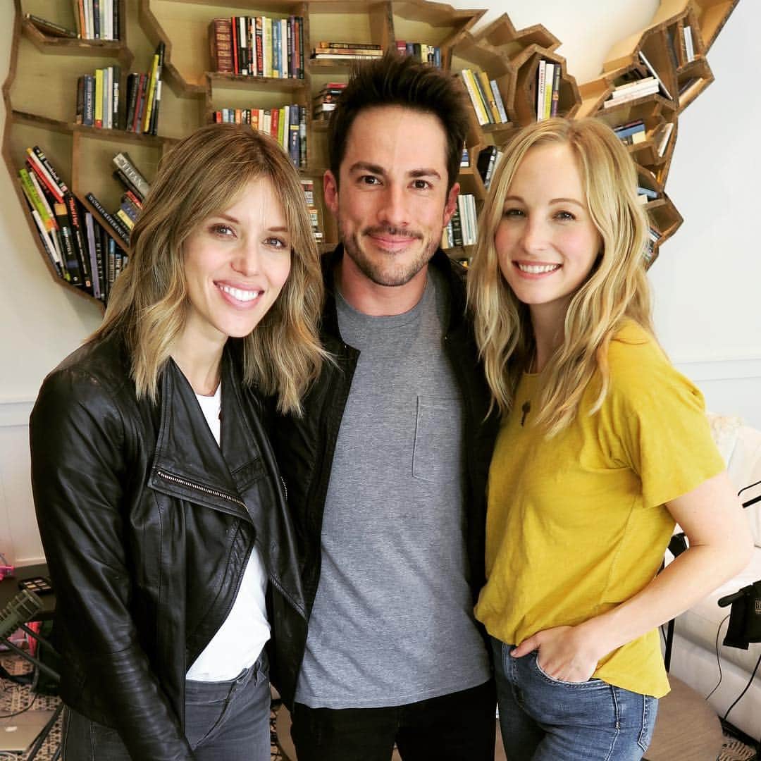 マイケル・トレヴィーノのインスタグラム：「“DIRECTIONALLY CHALLENGED” . I recently got invited to do a podcast with 2 very special people in my life. I’ve known @candicekayla for over a decade so we we had our own version of the “10 year challenge.” Hit the link in my bio to hear us relive and re laugh at some of our favorite memories together over the past ten years. . This was my first time ever doing a podcast. How did you think it went? 😬 #directionallychallengedpod」