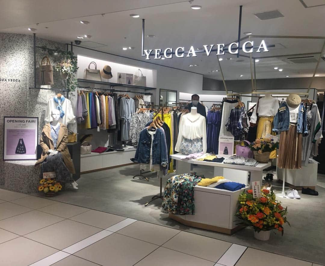 イェッカヴェッカさんのインスタグラム写真 - (イェッカヴェッカInstagram)「YECCA VECCAシャポー船橋店 NEW OPEN！！ 本日シャポー船橋にYECCA VECCAがオープンいたしました。 オープンを記念してお買い上げ先着で「マルシェバッグ」をプレゼント中です！ 気分を明るくしてくれる春らしいアイテムがたくさん揃っています◎ 皆さまのご来店をお待ちしております！ ※マルシェバッグはなくなり次第終了となります  #yeccavecca #coordinate #ootd #instafashion #fashion #outfit #open #オープン #新店舗オープン #シャポー船橋 #newopen」3月8日 10時39分 - yeccavecca