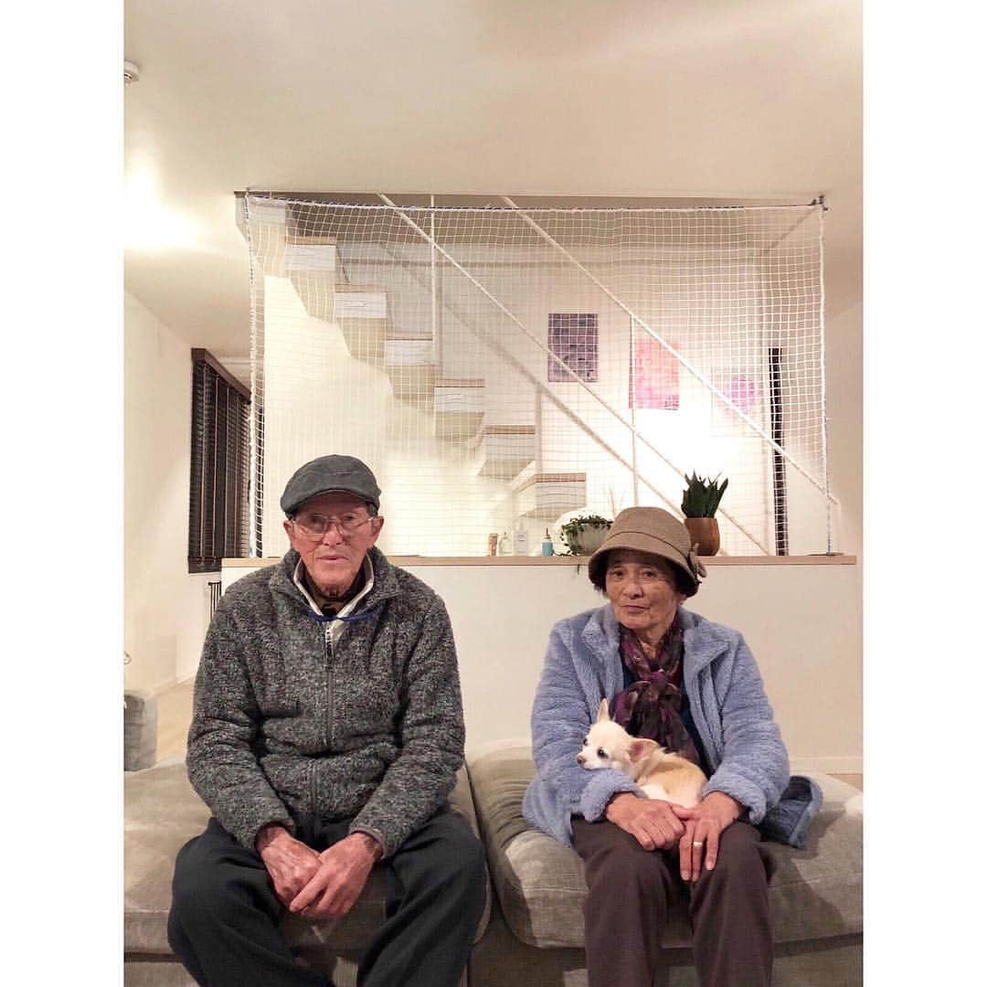 松本恵奈さんのインスタグラム写真 - (松本恵奈Instagram)「お爺ちゃんとお婆ちゃん👵🏻👴🏻遥々、東京まで遊びに来てくれました♡ 明日はみんなで皇居にいくんだ！ #ほのぼの」3月8日 21時46分 - ena1123