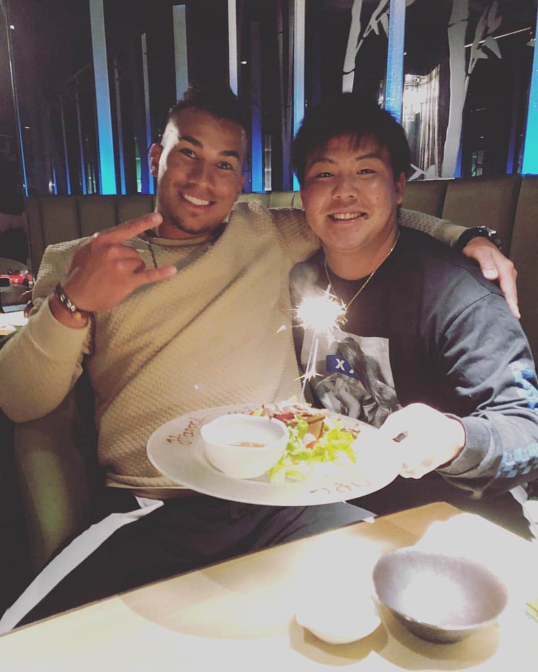 石原彪のインスタグラム：「一歩大人になりました！ 良い年になるよう、頑張ります。☺️ #２０歳 #フェルさん #始めての #サプライズプレート #嬉しかった #一歩大人に #頑張ります #連絡くれた人ありがとう😊」