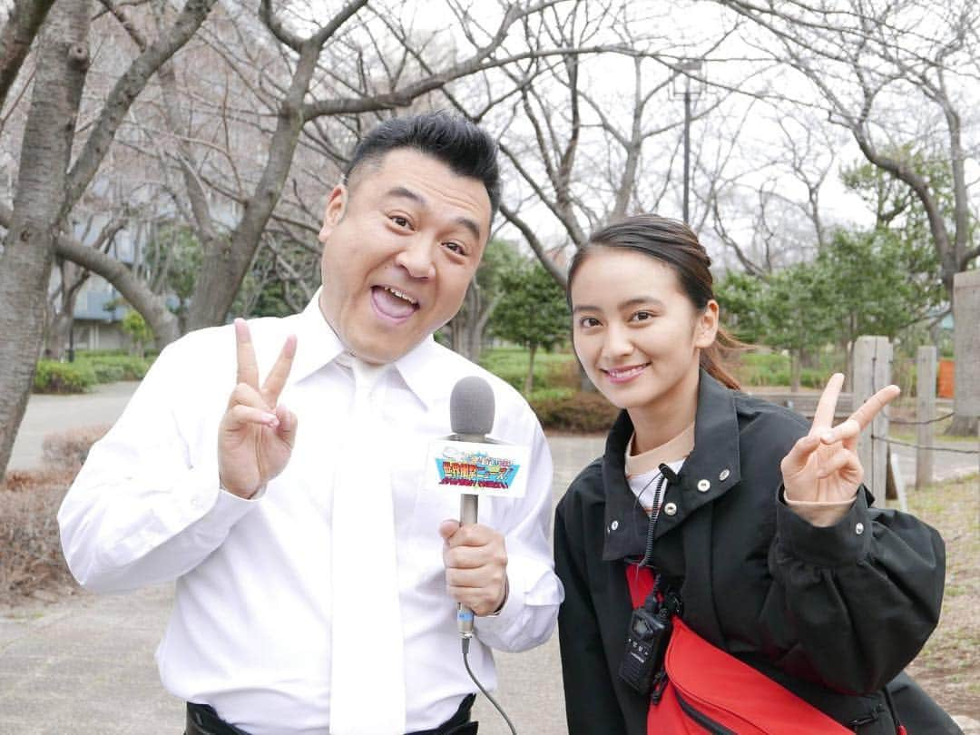 テレビ朝日「私のおじさん〜WATAOJI〜」のインスタグラム：「﻿ ／﻿ #私のおじさん﻿ いよいよ今夜💫﻿ 📺最終話 放送まであと1⃣時間✨✨﻿ ＼﻿ ﻿ ザキヤマが～…くるぅ～⤴⤴﻿ ﻿ じゃなくて、きたぁ～✨﻿ ﻿ #第8話ゲストとして本人役で登場😁✌🏻﻿ #マイクを持ってインタビュー🎤﻿ #お楽しみに💗﻿ #岡田結実 ﻿ #アンタッチャブル ﻿ #山崎弘也 #ザキヤマ﻿ #金曜ナイトドラマ﻿ #わたおじ」