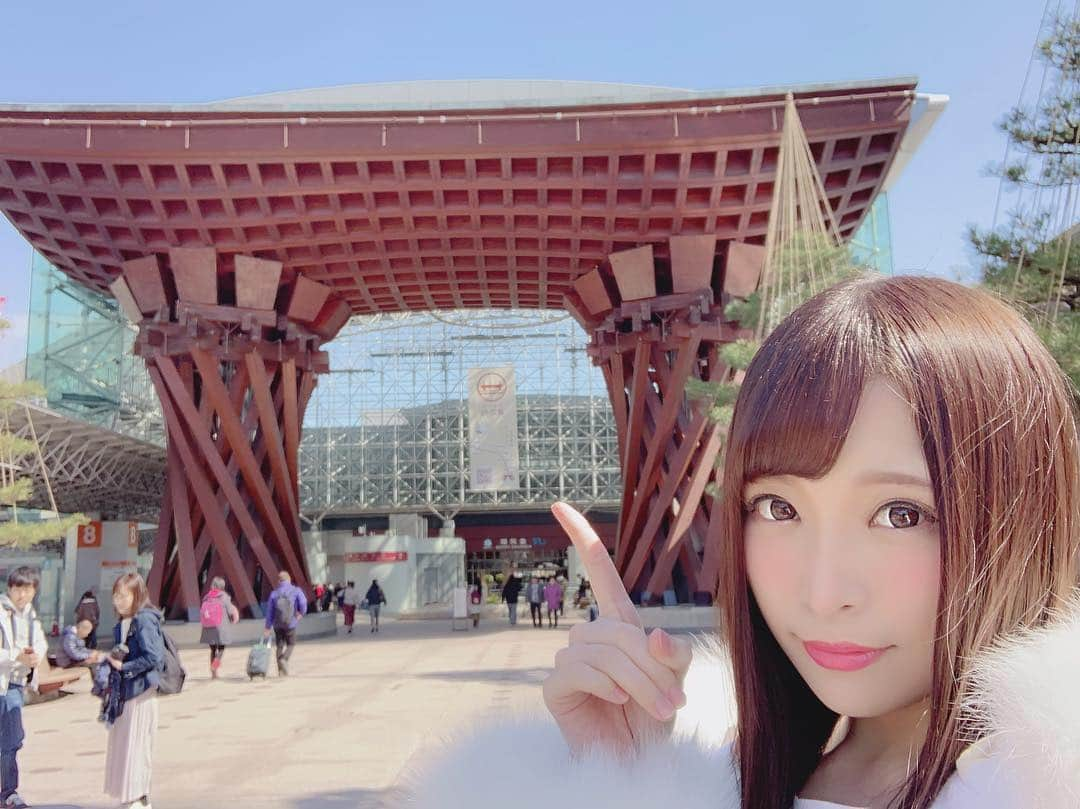 加藤ももかのインスタグラム：「日本で唯一の「世界で最も美しい駅」🚃🚋💭 #映駅」