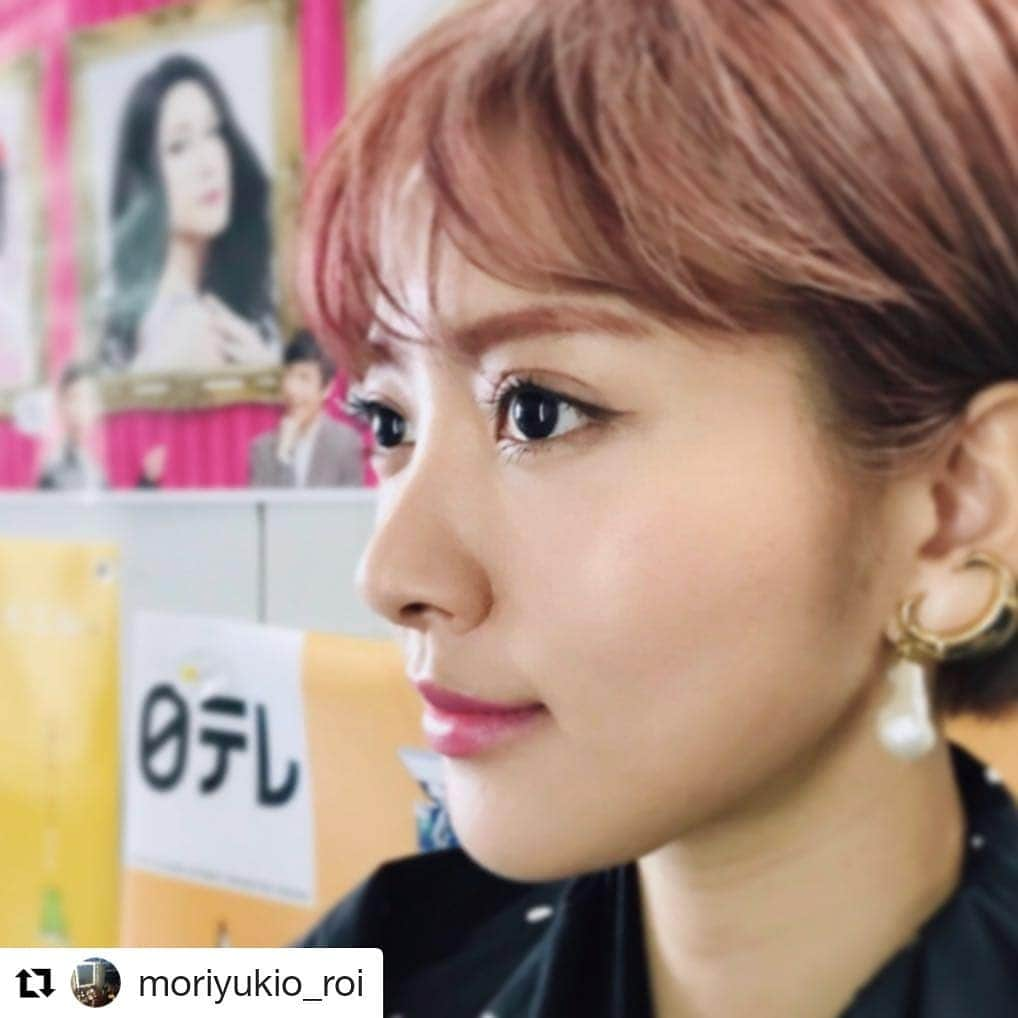 夏菜さんのインスタグラム写真 - (夏菜Instagram)「#Repost @moriyukio_roi (@get_repost) ・・・ 今夜くらべてみました こんくらの収録 眉もほんのりピンクにしました 美肌の夏菜ちゃんメイク担当しました☆ @ntv_konkura  @natsuna_official  #こんくら #夏菜 #日テレ #ヘアメイク #ヘアカラー #眉カラー #美肌 #ショートスタイル #ヘアスタイル #makeup #beauty #美容 #艶肌 #森ユキオ @roi_hairmake  @roi_salon  @roi_omotesando_salon  @roiwedding」3月8日 15時17分 - natsuna_official