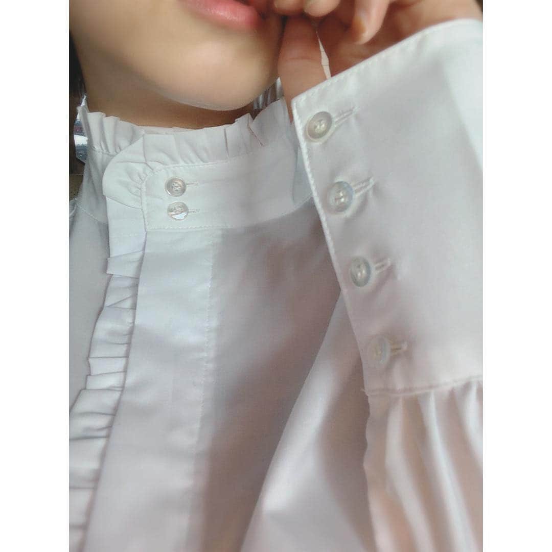 佐々木希さんのインスタグラム写真 - (佐々木希Instagram)「シワになりにくいシャツ♡ この生地ほんと好き。  #のぞみの私服 #iNtimite」3月8日 16時48分 - nozomisasaki_official