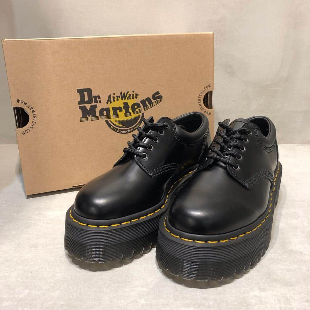 【ANN DE ARKさんのインスタグラム写真 - (【ANN DE ARKInstagram)「【 NEW ARRIVAL 】 ・ 《Dr.Martens》 ・ QUAD ￥28,080 ・ 定番の3ホールが厚底仕様になったQUAD。 ボリューミーで90sムード満載の一足です。 ・ お問い合わせはこちらから ⬇︎⬇︎⬇︎⬇︎ @ann_de_ark '' ・ #drmartens #ドクターマーチン#マーチン#shoes#シューズ#sandals#サンダル#ブーツ #fashion #ファッション #小物 #new #brand #coordinate #革小物 #コーデ #コーディネート #レディース #ショップ #栃木 #宇都宮 #arknets #anndeark」3月8日 16時51分 - ann_de_ark