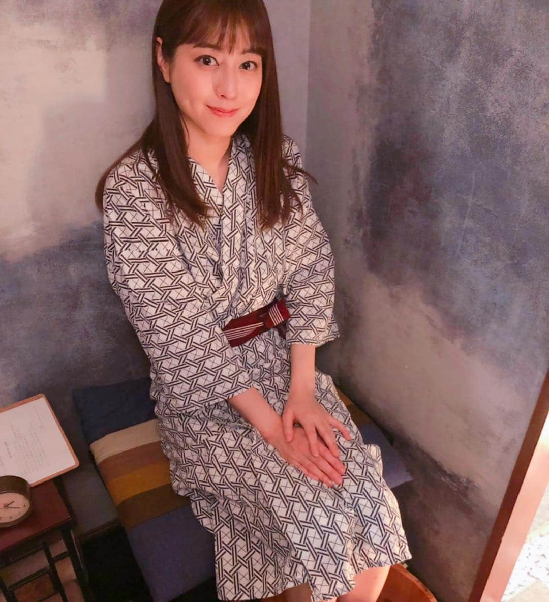 杉本有美さんのインスタグラム写真 - (杉本有美Instagram)「@itatuku さんへ 行ってきました〜💕 久しぶりのマッサージ。 身体ボロボロだった。笑  渋谷駅からすぐ！エレベーター降りた瞬間から、癒しの空間。  マッサージ中に、ここが疲れてるとか、気をつけた方がよいと色々アドバイスもしてくださいますよ✨ 最高に気持ちよかった❤️ 最近、運動してないから、しなきゃだ😂  マッサージ後はカフェスペースで飲み物と菓子を選べるの、種類も豊富。 ホッと一息できる空間です🤗  遅くまでやってるから、お仕事帰りにでも是非！！ ⭐️初回限定で杉本有美の名前出すと 60分コース30%オフ 90分コース40%オフ 120分コース50%オフ になります！  @itatuku のDMに連絡してね！  男性お一人でも2名様同室可能！ 2回目に使える30分施術無料券も貰えますよ✨  当日予約はお電話のみ⭐️ #渋谷 #リラクゼーション #至れり尽くせり #shibuya #マッサージ」3月8日 17時10分 - sugimotoyumi_official