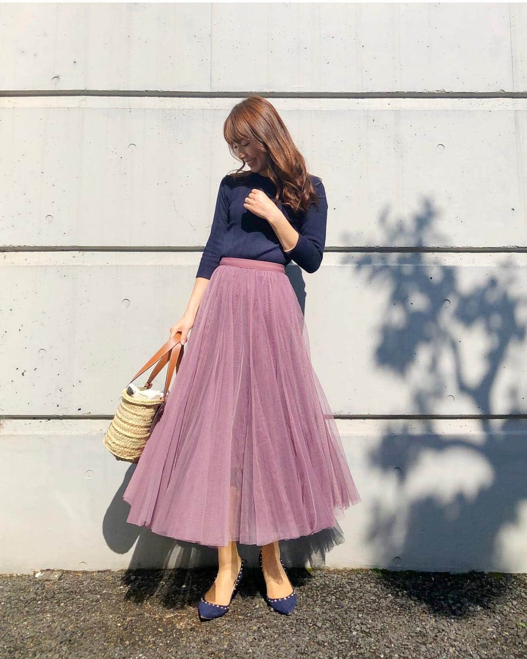 shizuka.watanabeさんのインスタグラム写真 - (shizuka.watanabeInstagram)「♡♡♡ ・ ・ 可愛い可愛い可愛い❤️ ・ @fifth_store の #チュールロングスカート ・ ・ ダスティーピンクが可愛いて これからの季節、桜色でお花見に合わせたようなスカート🌸 ・ ・ 風に揺れる感じも最高です❤️ あぁ〜可愛い‼️ ・ 30%OFFクーポンあったよー！！ ・ ・ ・ ・ 明日は楽しみな旅行へ✈️ 夜は早く寝よう♬ ・ ・ ・ #fifth #fifthtl #フィフス #チュールスカート #ロングスカート #pellico #ペリーコ #loewe #ロエベ #ノスタルジア #nostalgia #ロエベかごバッグ」3月8日 18時53分 - shizuka.watanabe