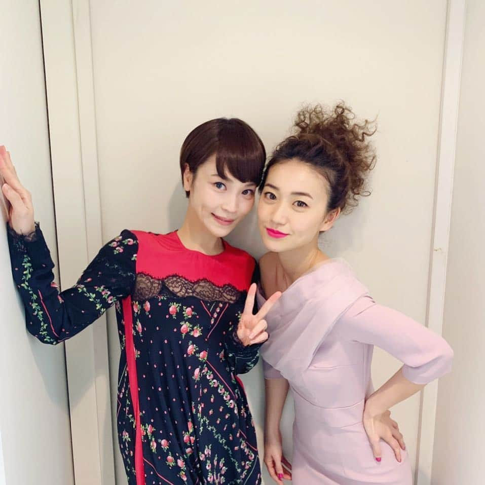 清川あさみさんのインスタグラム写真 - (清川あさみInstagram)「産後一番最初のディレクション撮影が妹ちゃん @yuk00shima ❤️とは！運命か✨ #大島優子 #あさゆう姉妹 #優ちゃん心機一転 #素敵に仕上がりそう #より美しく #姉頑張るよ💪」3月8日 19時01分 - asami_kiyokawa