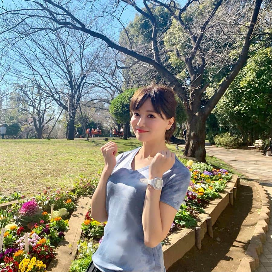 石井里奈さんのインスタグラム写真 - (石井里奈Instagram)「こんばんは🥺✨💕 . いよいよ明後日は名古屋ウィメンズマラソン🏃‍♂️💨 . 出場することが決まってから、みなさんから沢山の応援メッセージ頂いて😭💕💕本当にありがとうございます❤️ . 今週は激しい練習はせず、体を休めて 美味しいものを食べて、体力温存🥰❣️ . あとはお天気がどうか晴れてくれることを願うばかり😭✨✨🌷 . 今日までずっと一緒に練習してきた　@seiko_sports の時計⌚️ . もうこの子は、相棒です⌚️🙌👭❤️ 明後日も一緒に頑張ります🌼 . 今週もお疲れ様でした❣️✨ . #seikonagoya #数字にチャレンジ #seiko #名古屋ウィメンズマラソン #ただの数字じゃない #セイコーランナーズ #タイムに挑戦 #マラソン #ランニング #ランニング女子 #マラソン女子 #名古屋 #nagoya #ダイエット #diet #スポーツ #スポーツ女子 #sport #fitness #fitnessgirl #happy #smile #頑張る #fight #公園 #park #春 #spring #トップス #eka @ekalosangelesjapan CE010212」3月8日 19時22分 - ri7tin1025