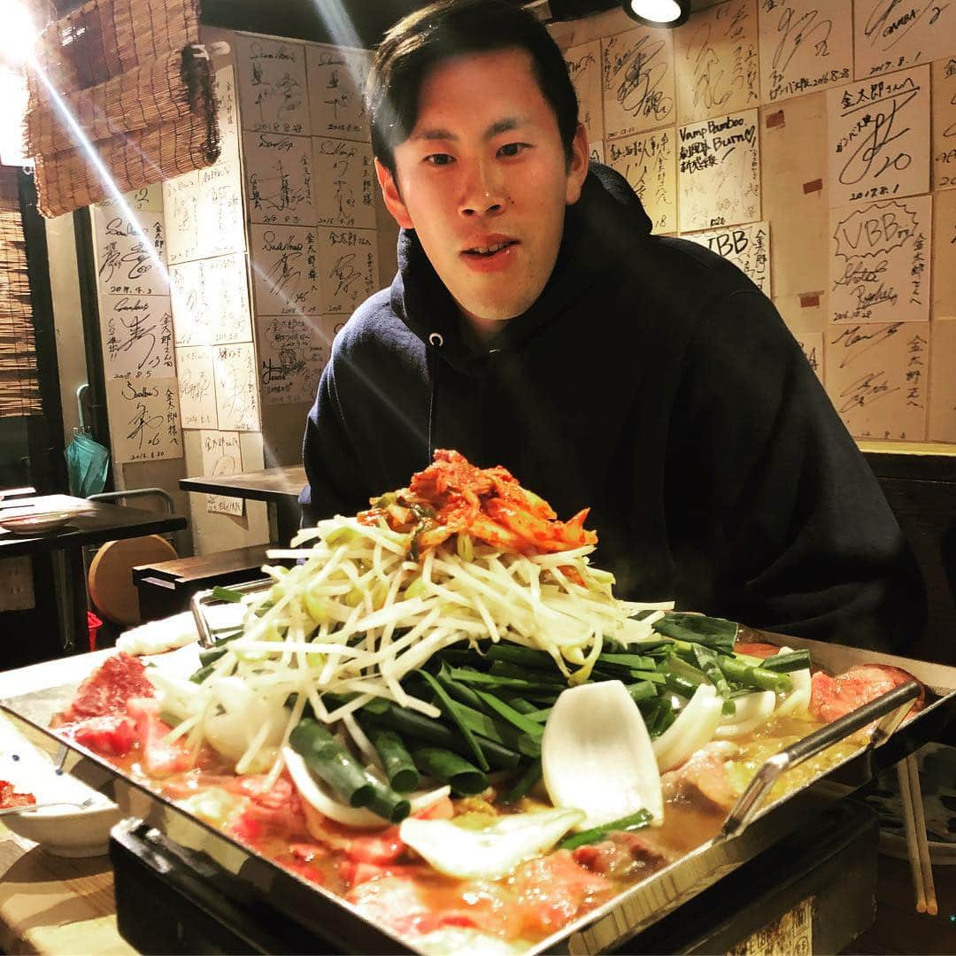 秋吉亮さんのインスタグラム写真 - (秋吉亮Instagram)「今日は西村と谷内と直とご飯(^^) フェイス会、会員の西村くん、顔ながっ！！！笑  #北海道日本ハムファイターズ #秋吉亮 #谷内亮太 #西村天裕 #石川直也 #金太郎 #たけもとや #大阪 #大阪来たらいつも来るとこ」3月8日 19時55分 - ryo.akiyoshi_14