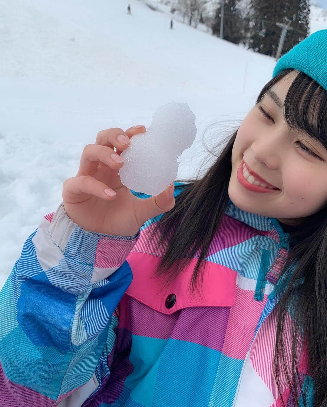 吉川七瀬さんのインスタグラム写真 - (吉川七瀬Instagram)「この前お友達とスノボー行ってきました🏂❄️ めっちゃ楽しいーー！ 天気もよかったし最高でした〜！ . #スノボー #🏂」3月8日 20時05分 - yoshikawa_nanase