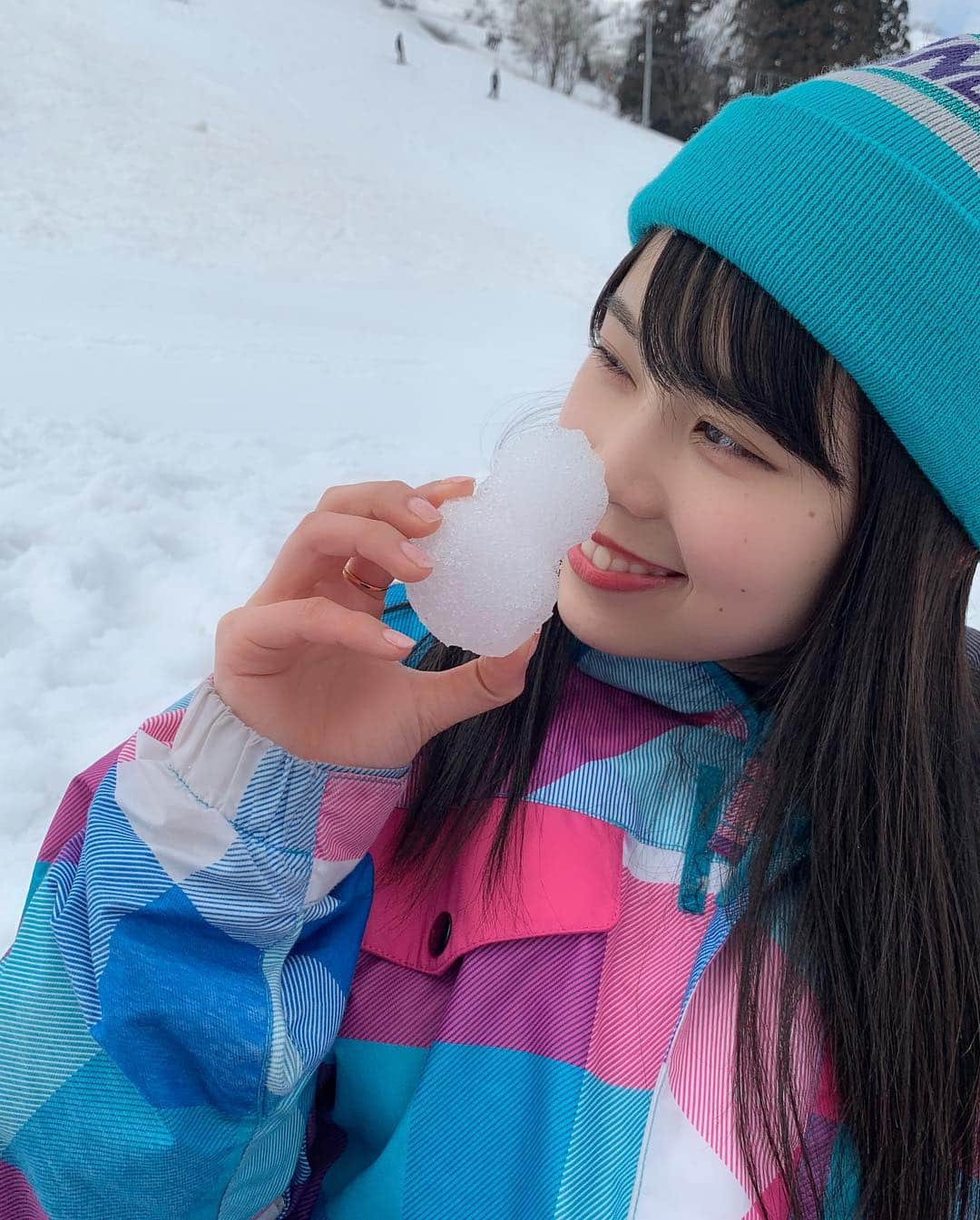 吉川七瀬さんのインスタグラム写真 - (吉川七瀬Instagram)「この前お友達とスノボー行ってきました🏂❄️ めっちゃ楽しいーー！ 天気もよかったし最高でした〜！ . #スノボー #🏂」3月8日 20時05分 - yoshikawa_nanase