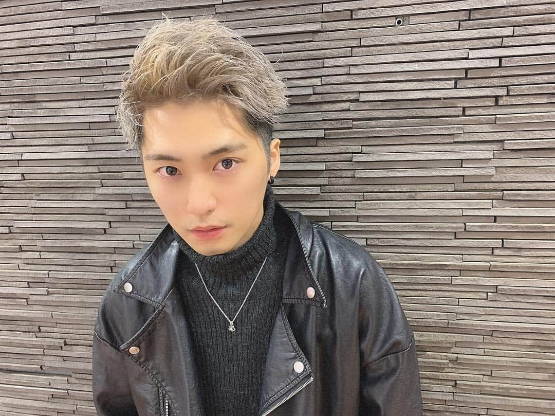 のインスタグラム：「• • • • • • • 今年2回目のイメチェン🙏 • • • • • • • • • • 久しぶりの刈り上げヘアー！！ • • • • • • • • • • • • • • •  #instagood #l4l #hairstyle #haircut  #oceantokyo」