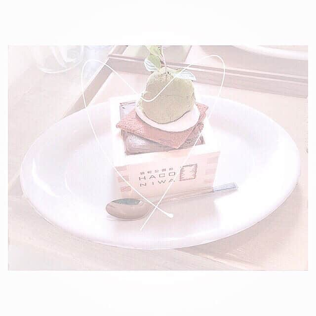 門田桃奈のインスタグラム：「﻿ ｡*⑅୨୧┈┈┈┈┈┈┈┈┈୨୧⑅*｡﻿ ﻿ ﻿ ｡*⑅୨୧┈┈┈┈┈┈┈┈┈୨୧⑅*｡﻿ ﻿ ﻿ ﻿ 🍵🍨﻿ ﻿ cafe﻿ ﻿ *・HAKONIWA ・* さんへ行ったのだ︎☺︎﻿ ﻿ ﻿ ﻿ 抹茶のアイスがのってるよ～﻿ ﻿ ﻿ ほろ苦くてちょっとビターです🙂˙˚ʚ♥ɞ˚˙﻿ ﻿ ﻿ ﻿ チョコクッキーとチョコアイスもチョコ好きにはとても良きだったのだ🍫💗﻿ ﻿ ﻿ ﻿ 抹茶アイス と チョコアイス﻿ 2つの風味を味わえるよ🐮﻿ ﻿ ﻿ ﻿ #広島カフェ #HAKONIWA #抹茶アイス #チョコアイス #箱庭スイーツ #広島旅行 #広島観光 #広島スイーツ #hiroshimacafe #hiroshimatravel #🍵🍨 #隠れカフェ ﻿ ﻿ ﻿ ﻿」