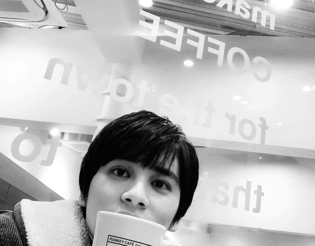 朝飛光太郎（グッドワイフ）のインスタグラム：「ひとりカフェ  ひとりになるといろいろ考えてしまう」