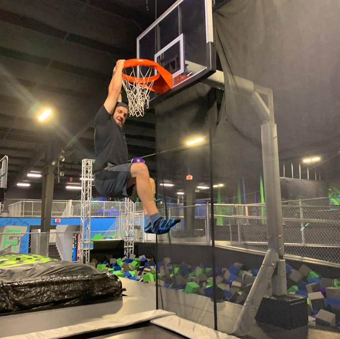 ブラッド・エルドレッドのインスタグラム：「“Are you any good? Feed me under the boards and you’ll find out.” #chipdouglas #trampolinepark #flyingpanda #familyfuntime」