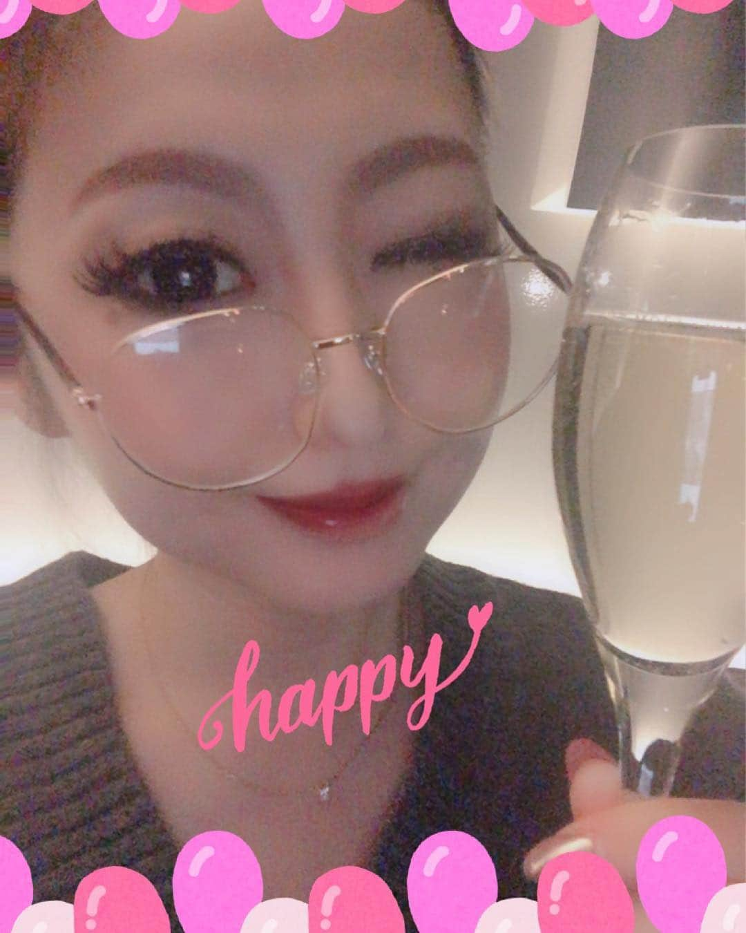 脇坂英理子さんのインスタグラム写真 - (脇坂英理子Instagram)「#恒例 ？になってる #夜お茶 ☕今夜は1杯だけ #シャンパン 飲んでしもた🥂 #ラムレーズンバター と #トリュフオムレツ #おいしかった 😋💕新しい #だてめがね 似合ってる？‪‪𐤔𐤔‬ #cafe #champagne #raisinsbutter #truffle #omelette #りこにゃん先生」3月9日 3時39分 - princess_rico