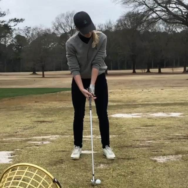 ブルック・パンケーキのインスタグラム：「Had the best day working on the game!Getting really excited on where everything is headed. ...First tournament since having little Lucy here we come! @lpga_tour  #Repost @scotthamiltongolf with @get_repost ・・・ @brookepancake working on more pelvis helping to get max height to 80 ft improved landing angle to over 40 degrees」