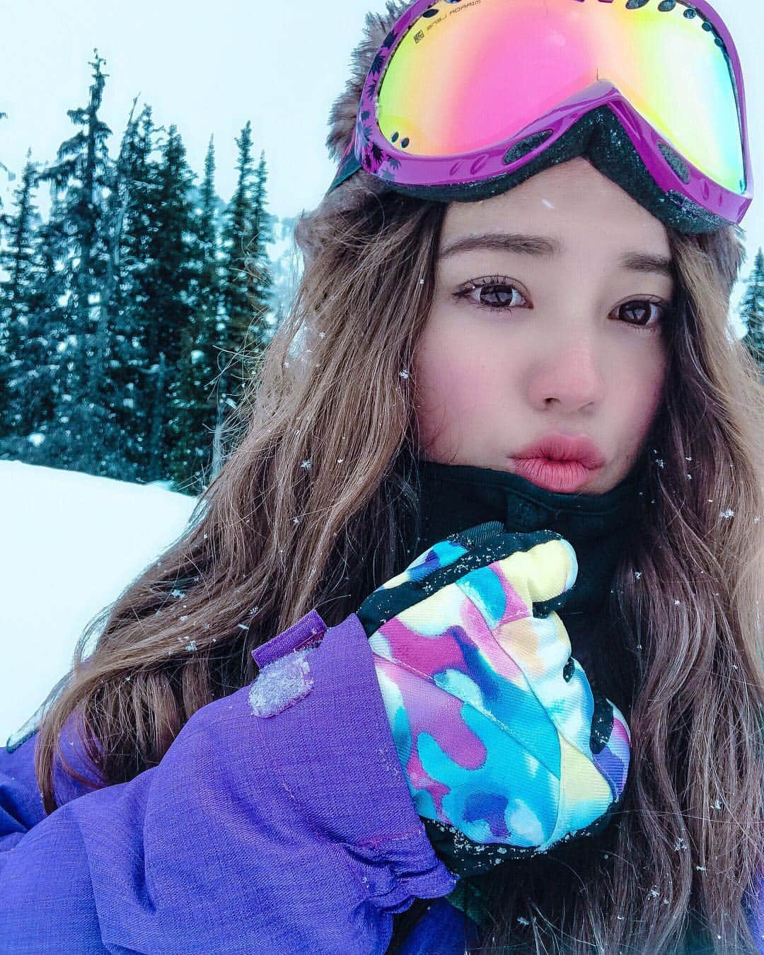 羽石杏奈さんのインスタグラム写真 - (羽石杏奈Instagram)「I’m here for snowboarding in whistler, Canada🇨🇦 I’ve been loving it! . カナダでも #グローバルwifi お世話になってます✈︎雪山でも使えるのはすごく便利！ カナダの大自然の中でスノーボード、ほんっとうに気持ちいい〜ひたすら楽しい！！🥳 Supported by #グローバルwifi @girl_license」3月9日 16時19分 - hawaiianna913