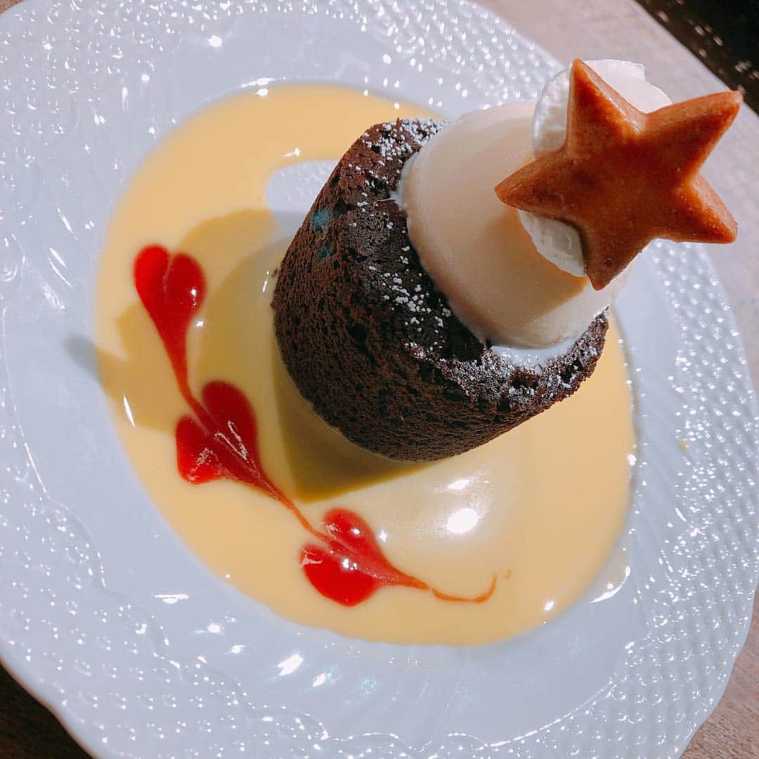 大空直美のインスタグラム：「星乃珈琲店…  ほしの…  わたてんみがあるなぁって勝手に思ったり☺️☺️☺️ かわいいケーキだー🌟  #wataten #星乃珈琲店」