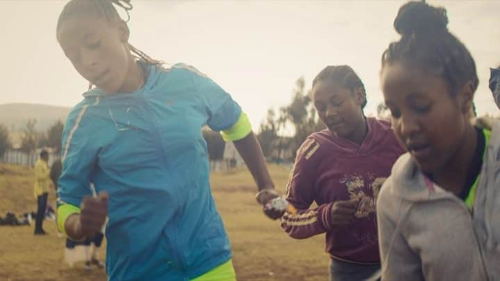 ティム・ケンプルのインスタグラム：「A year ago we launched into an ambitious project alongside @jaybirdsport to capture stories of the growing revolution in running cultures around the world. It’s been a wild ride, but I’m beyond excited share the 6th episode of the series shot with an incredible team in Ethiopia alongside the Girls Gotta Run Foundation • • For this chapter I traveled to Bekoji, Ethiopia, a small rural farming village with deep roots in long-distance running. What we found there was a revolution—an incredibly inspiring and driven group of young female runners who were part of the @girlsgottarun organization, a non-profit dedicated to using Ethiopia’s national sport of running to create safe spaces, expand education and empower young Ethiopian women and their communities • • I’m excited to share that after a memorable journey, @jaybirdsport is contributing to Girls Gotta Run in a creative and impactful way.  Check out the film to learn more.  @camp4collective @etteloc @firstrun @rorybosio @wrkshrt @lazerlegs @niceshoesonline @tinylionmusic #iwd2019 #runwild#balanceforbetter #poweryourpassion」