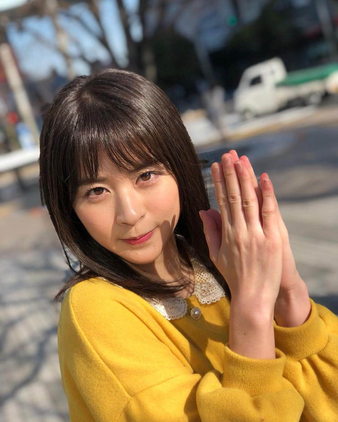 沖田愛加さんのインスタグラム写真 - (沖田愛加Instagram)「今日はとても天気が良く東京は最高気温17度になる予定です☺︎ . シャツ一枚で丁度良さそうですね！😄 . お台場も今朝は風がなくとても気持ちの良い朝でした！☀️ . 皆さん良い一日をお過ごしください☺︎ . 2枚目は太陽に感謝してる写真です。笑笑 天気が良いって最高ですね😂👍 #沖田愛加 #めざましどようび」3月9日 9時28分 - okita_aika