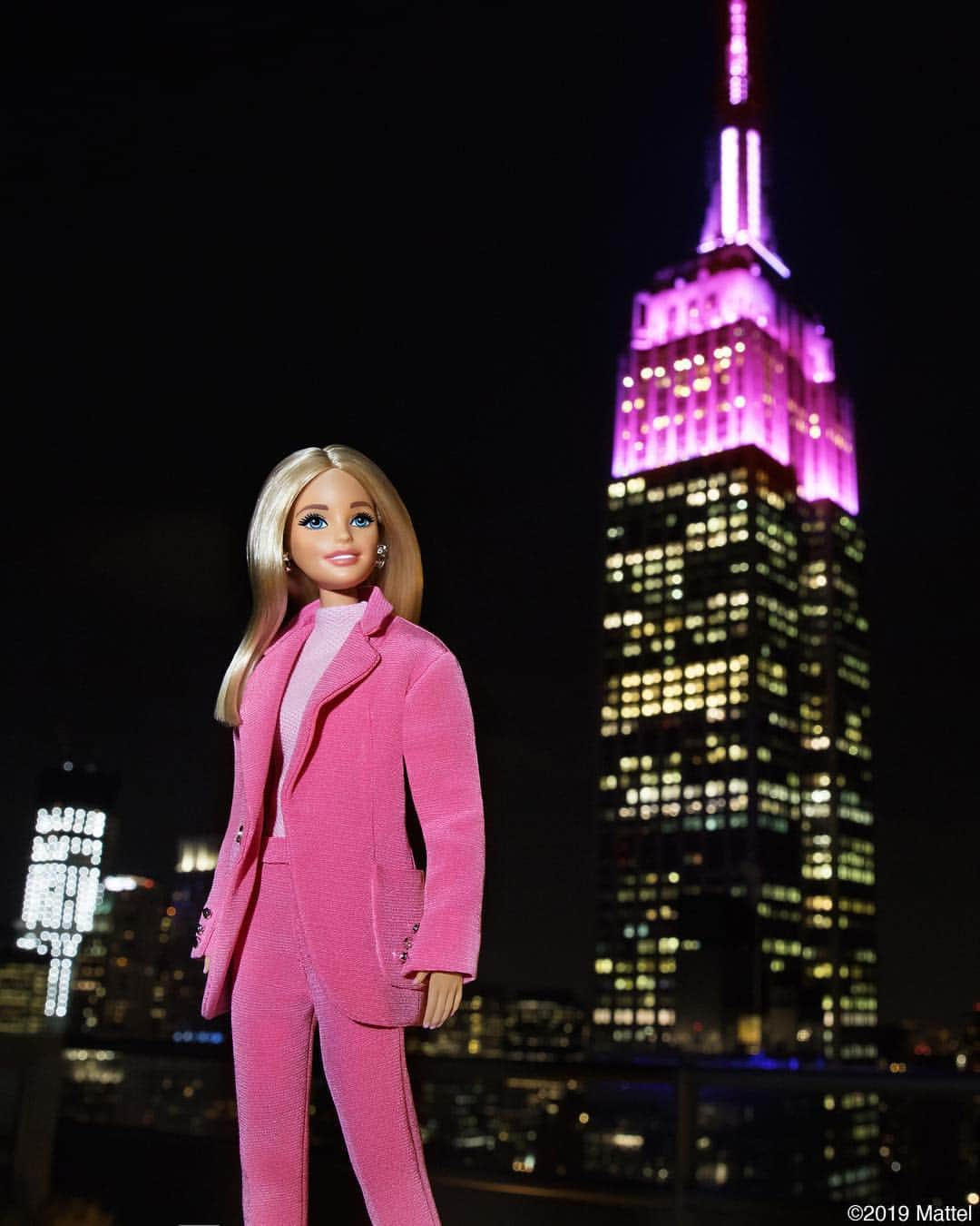 バービーさんのインスタグラム写真 - (バービーInstagram)「You know your birthday is going to be lit when... thank you @empirestatebldg! 💕#Barbie60 #NYC #barbie #barbiestyle」3月9日 10時11分 - barbiestyle