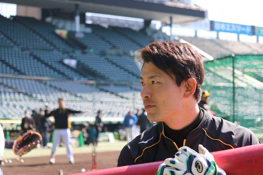 阪神タイガースさんのインスタグラム写真 - (阪神タイガースInstagram)「今日から本拠地甲子園球場でオープン戦です！ #江越大賀 選手 #近本光司 選手 #糸原健斗 選手 #伊藤隼太 選手 #中谷将大 選手 #試合前練習 #オープン戦 #阪神タイガース #ぶち破れオレがヤル」3月9日 11時36分 - hanshintigers_official