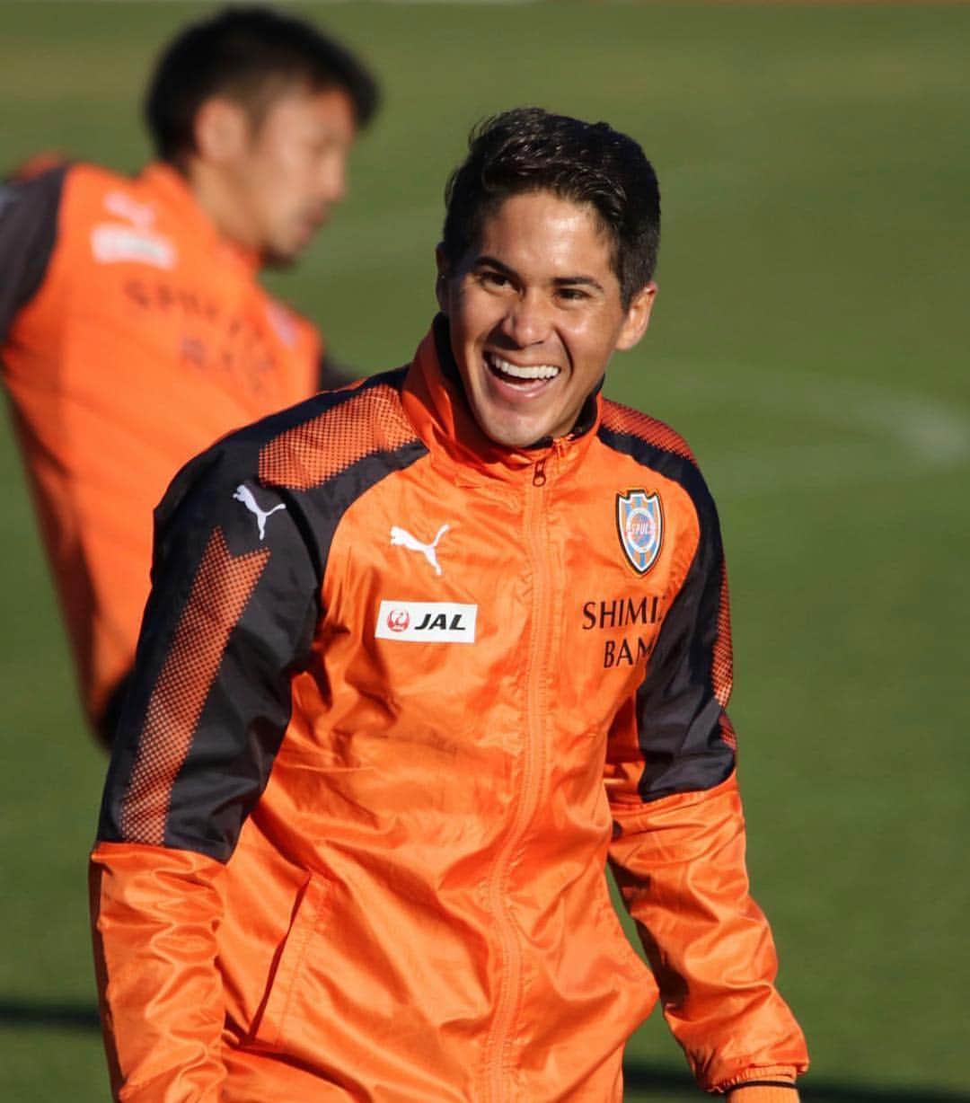 のインスタグラム：「Hoje começo minha trajetória com a camisa desse grande clube , que DEUS nós abençoe nessa caminhada !! 🙏💪🏻🇯🇵🇧🇷⚽️ Shimizu s-pulse  Estreia  J-league 2019  Deus na frente 🙌」