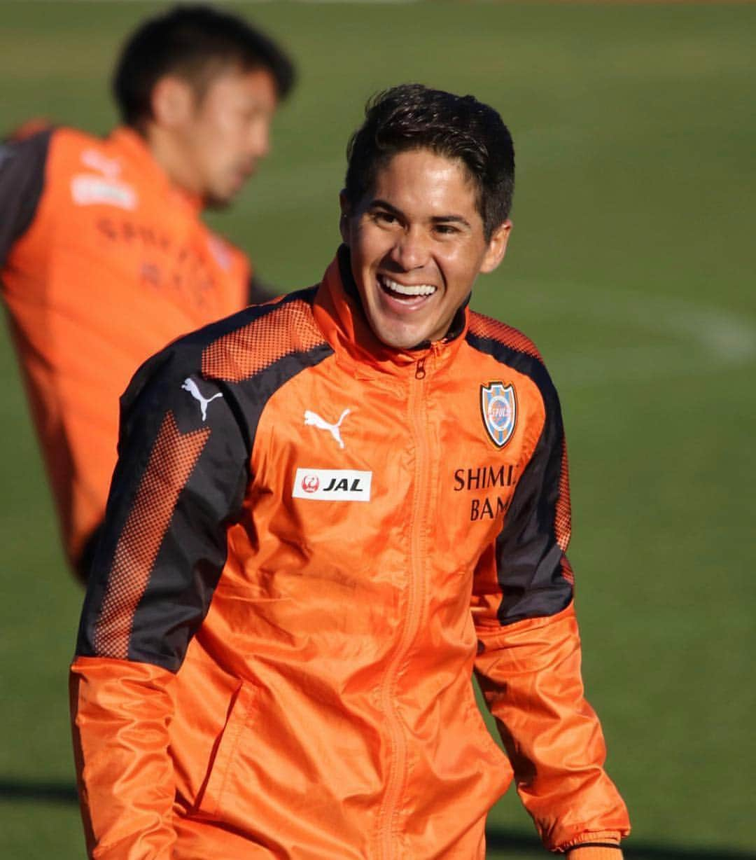 エウシーニョのインスタグラム：「Hoje começo minha trajetória com a camisa desse grande clube , que DEUS nós abençoe nessa caminhada !! 🙏💪🏻🇯🇵🇧🇷⚽️ Shimizu s-pulse  Estreia  J-league 2019  Deus na frente 🙌」