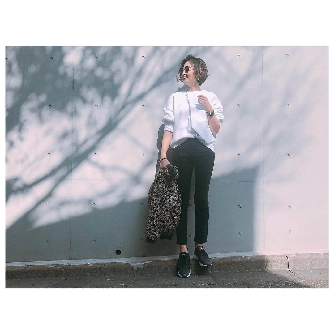のインスタグラム：「天気良し🌞 日向ではアウターいらず。 CLOSETで個人買いしたブルゾン大活躍。 BIG SWEAT、デニムレギパン 、HERFEE BAGサイズも、最近はもはや制服ばりに着まわしてます😂 今日は仕事終わったら髪染めにいこー。 #fashion #style #ootd #outfits #herfee #herfee_official」
