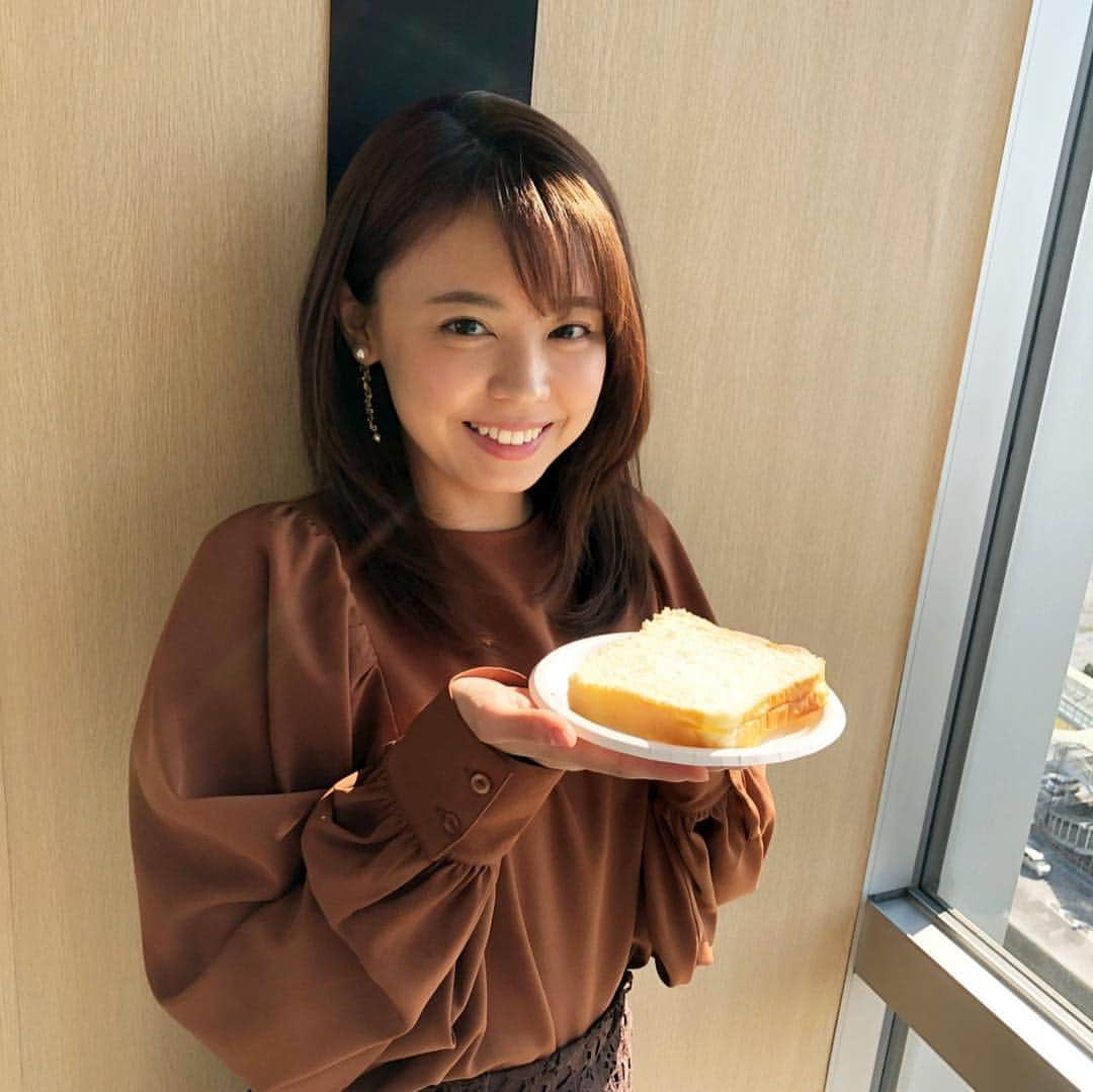 宮澤智さんのインスタグラム写真 - (宮澤智Instagram)「★ めざましどようび 今日もありがとうございました☀️ きくさんが、ふわふわで甘〜い とっても美味しい食パンを持ってきてくれました🍞 番組でもお伝えしましたが 私は3月いっぱいでめざどを卒業し、 4月からは久慈暁子アナウンサーが めざどMCになります🥰 楽しみですね☺️ クジパン…🤤💕笑 #めざましどようび #食パン #西山喜久恵 アナウンサー #久慈暁子 アナウンサー」3月9日 12時49分 - tomo.miyazawa