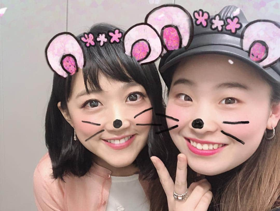 竹内由恵さんのインスタグラム写真 - (竹内由恵Instagram)「今日は暖かいですねえ(^^)今週、髪を久々に巻いてみました！髪型を変える勇気がなくてあまりしてこなかったのですが、他の髪型もチャレンジするべきだなと思い始めました。この写真のテーマ。 「2019春ー新しい自分ー」🌸笑 一緒に写っているのはスタイリストのまのちゃんです😊 #若いからスノー駆使してる#2枚目目が怖い#髪伸ばしたい」3月9日 13時04分 - yoshie0takeuchi