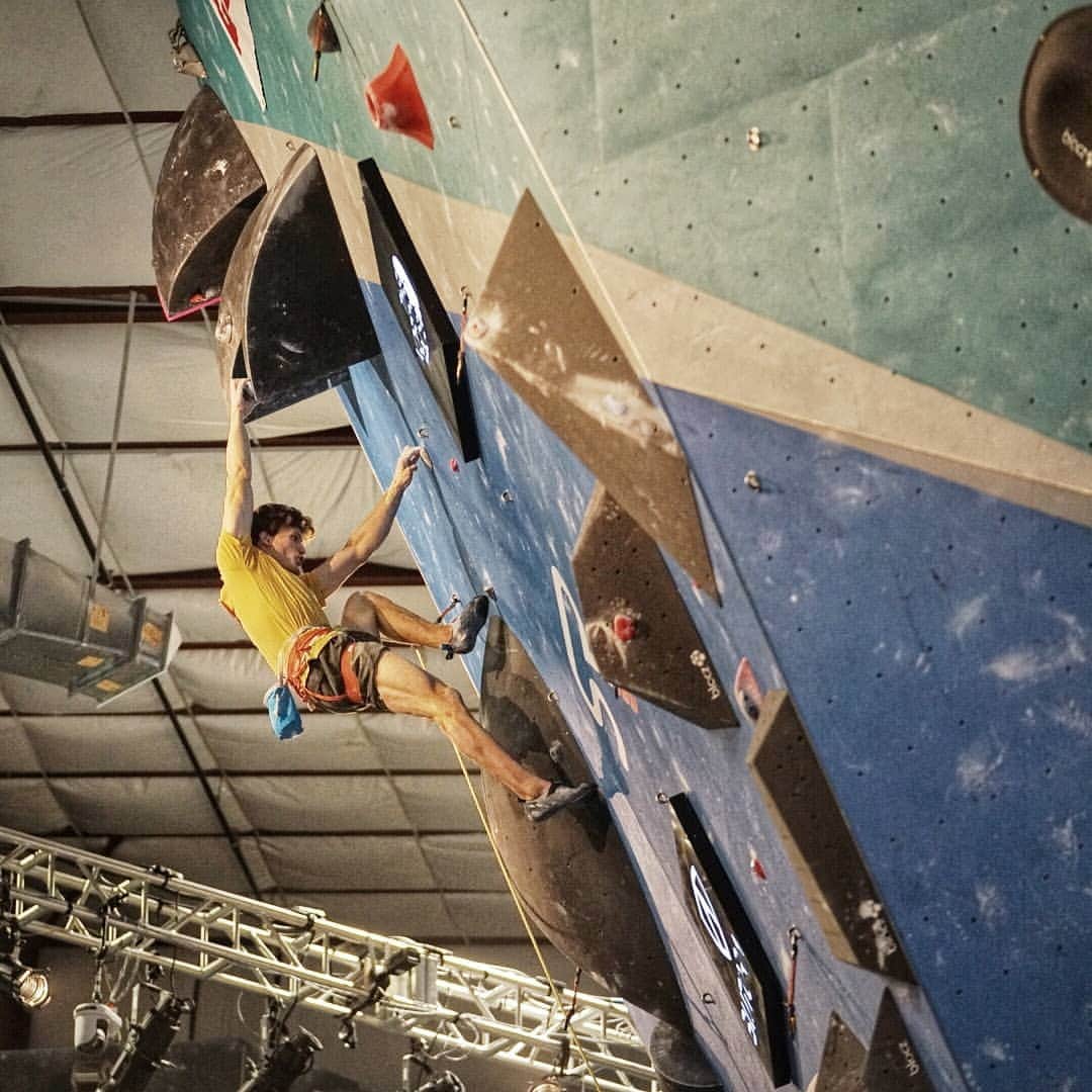 ナサニエル・コールマンのインスタグラム：「An absurdly long day of climbing has left me tired, sore, and real psyched😁 I got to the gym at 7:15am to warm up for speed, and ended my last route at 10pm, but for some reason it didn't feel as hard a day as it should have. A lot of chill time and long warm ups made the day feel comfortable and stress free. I pulled out a 7.47 in speed earning me 12th, and got to touch most of the holds on both qualifiers which means I'm in for semis tomorrow morning👍  This year is seriously stacked in both disciplines, so tune in to ESPN2 tomorrow at like 10pm(?) EST to watch the best of the best throw down. 📸 By @broncopeters  @prana @petzl_official @gnarlynutrition @fiveten_official @frictionlabs」