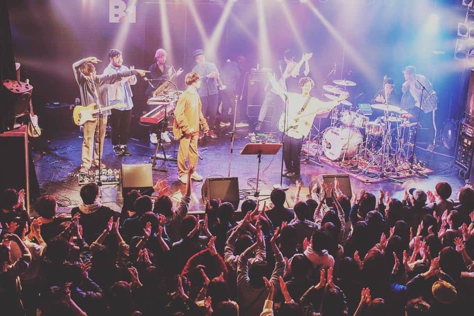 田口恵人のインスタグラム：「FINO×LUCKYTAPES Coupling Tour 「Hit The Trail」  昨夜の福岡DRUM Be-1で全4公演 終了‼︎ 遊びにきてくれたみんなどうもありがとう！ FIVENEWOLDのみんなも仲良くしてくれてありがとう。 ツアーってやっぱり最高ね。 また一緒に演ろうな。  #LUCKYTAPES #FIVENEWOLD」