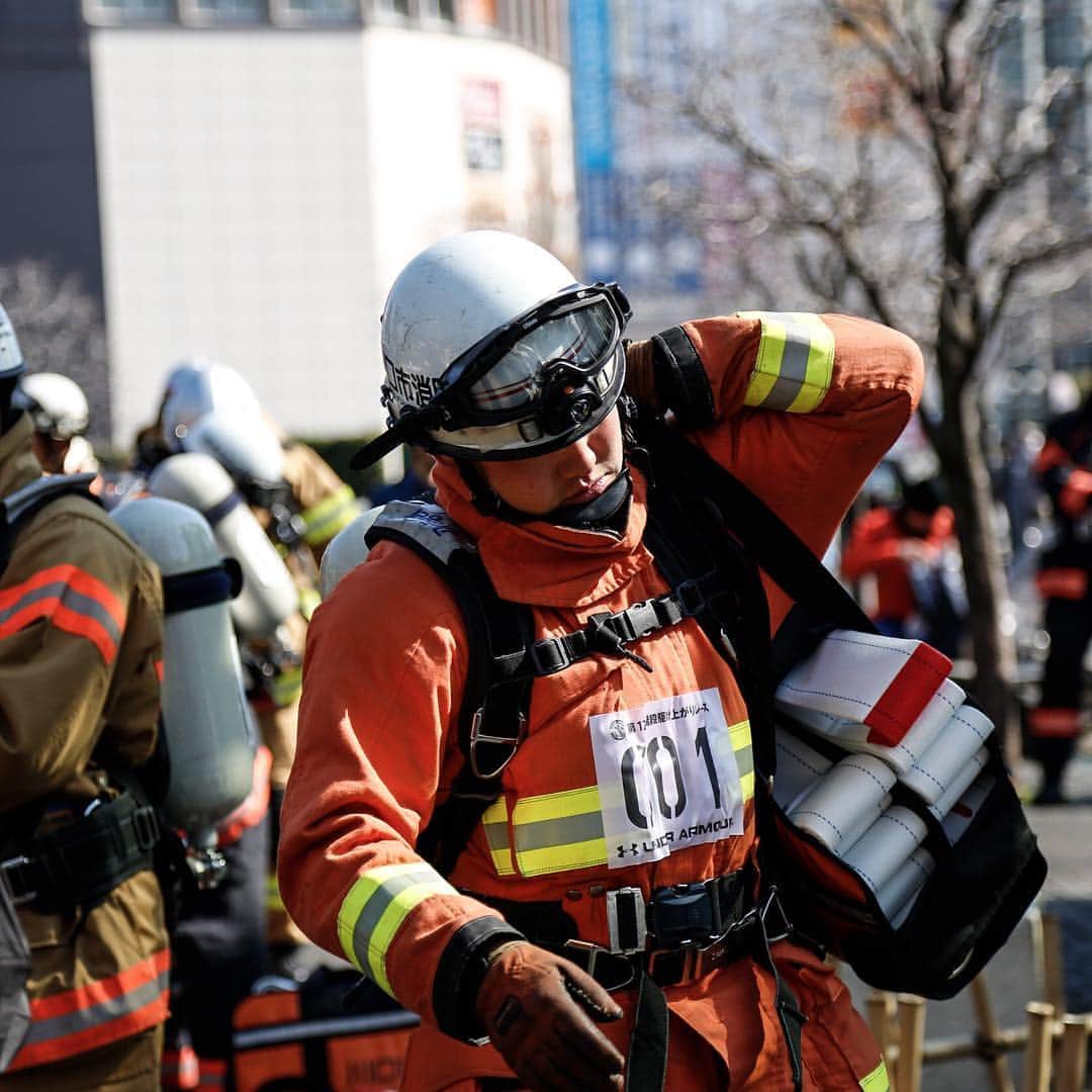 Under Armourさんのインスタグラム写真 - (Under ArmourInstagram)「. STAIR RACE 2019 上った先に、命がある 背負い、走り、駆け上がる  日々命を懸けて働く消防官をアンダーアーマーは応援する  #WEWILL #TeamUA」3月9日 13時42分 - underarmourjp