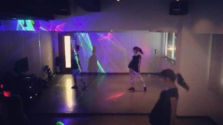 瀧本美織のインスタグラム：「#fiftyshadesdarker で流れたこの曲が大好きすぎて何度聴いても全然飽きない😍サビまで入らなかった〜💦久々ダンスでリフレッシュしました💃 #bombidibom」
