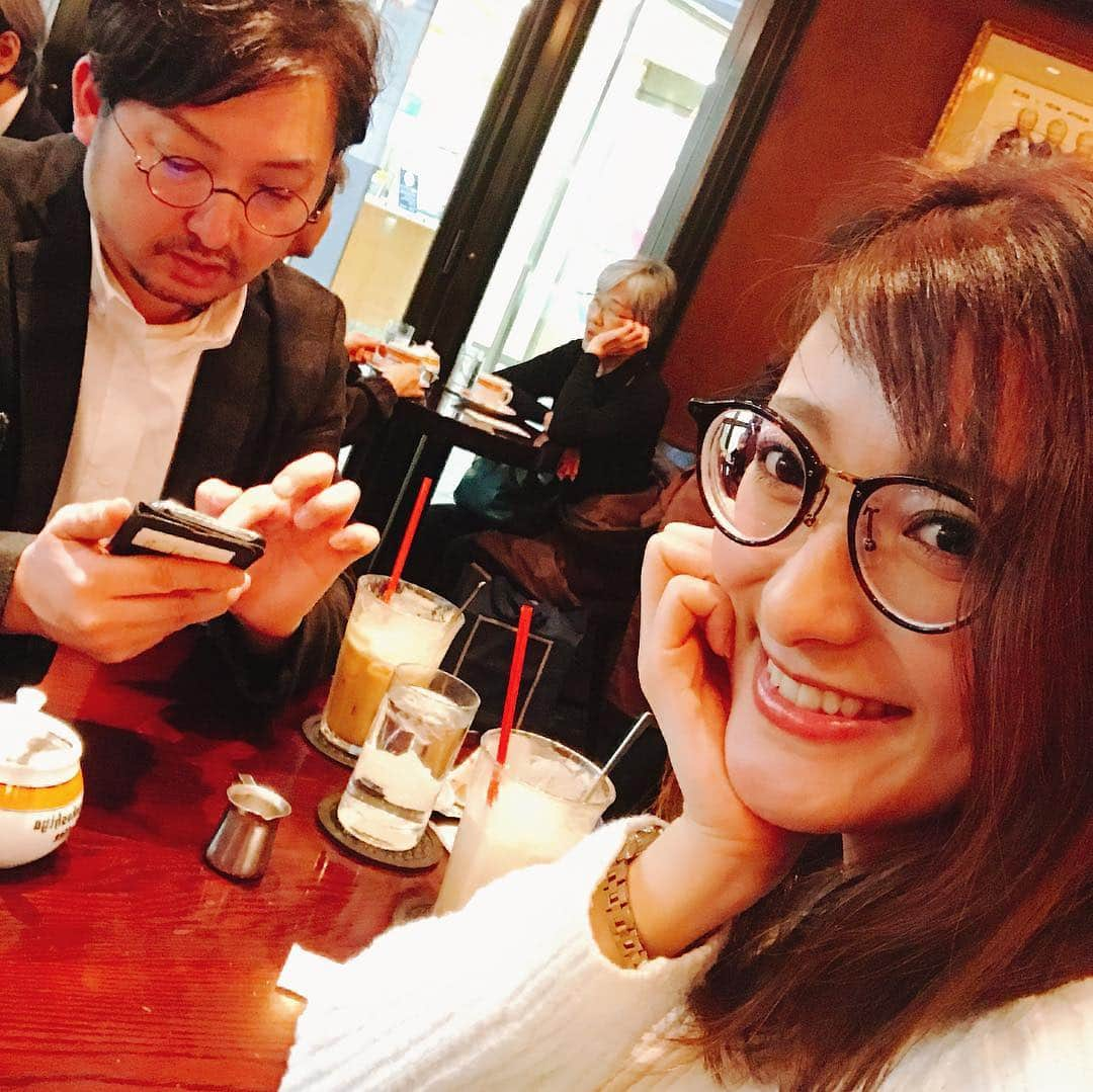 高橋麻美さんのインスタグラム写真 - (高橋麻美Instagram)「逢坂さんにメガネ調整してもらった♡  全国どこからでも買えるし 関東まで調整にも来てくれる函館の眼鏡屋さん^ ^  #眼鏡 #glasses #函館 #hokkaido  #ホームズアンドワトソン #holmesandwatson」3月9日 15時55分 - charmy421