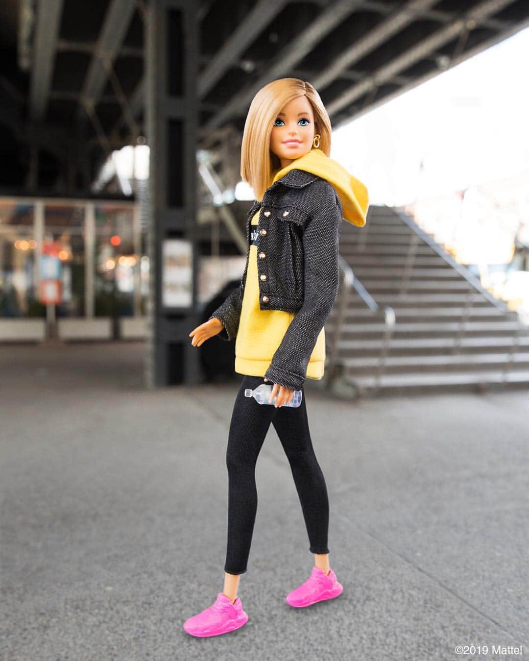 バービーさんのインスタグラム写真 - (バービーInstagram)「To me, the best way to celebrate my birthday is by joining together with other women. Proud to meet @DVF and friends for their mentor walk today. 🚶🏼‍♀️ #NYC #barbie #barbiestyle⁣」3月10日 2時06分 - barbiestyle