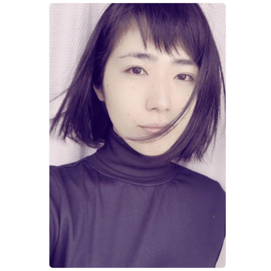 馬渕史香のインスタグラム：「髪を切りました  #下北沢 #elica #黒髪 #ボブ #オン眉  #主婦  #japanese」