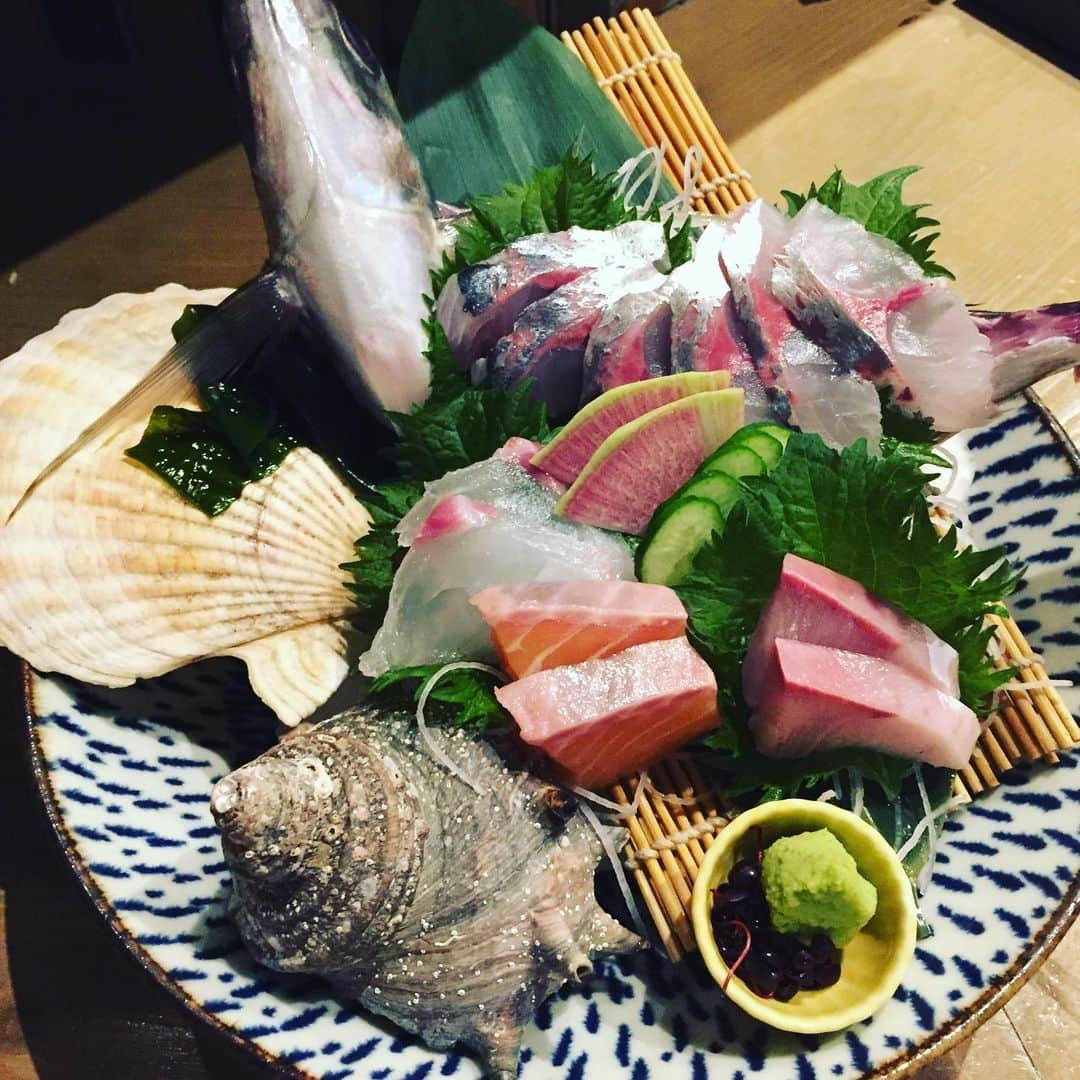 泳ぎイカ銘魚料理　磯銀のインスタグラム：「活鯵の御造里👌 #磯銀#淀屋橋#肥後橋#鮮魚#日本酒#ランチ#大人の隠れ家」