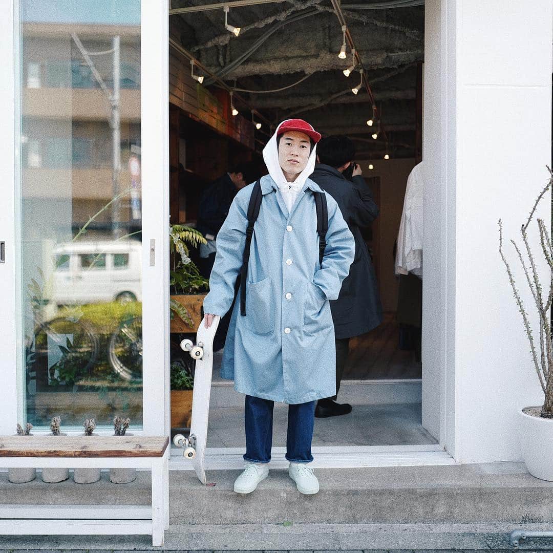 yukiのインスタグラム：「ㅤㅤㅤㅤㅤㅤㅤㅤㅤㅤㅤㅤㅤ leicaで岡本さんに撮ってもらいますた ㅤㅤㅤㅤㅤㅤㅤㅤㅤㅤㅤㅤㅤ #henderscheme  #yarmo  #gildan  #graphpaper #thomasmason  #westoveralls  #vans」