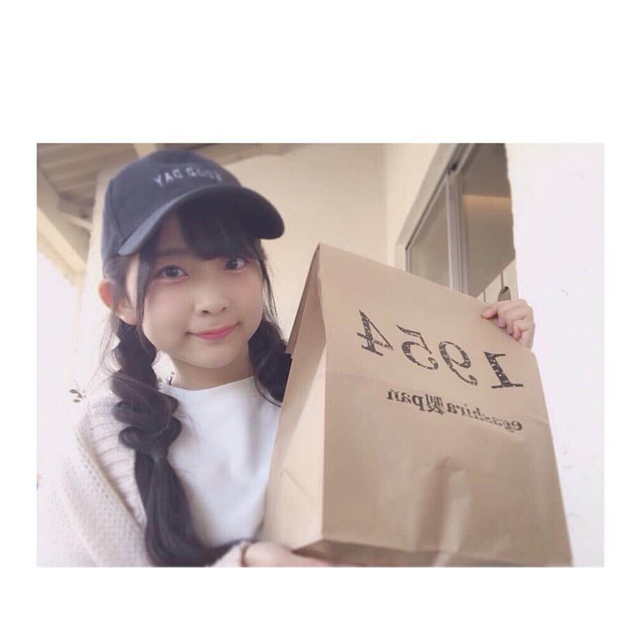 馬場彩華さんのインスタグラム写真 - (馬場彩華Instagram)「🍞🐰💭 . とっても美味しいパン屋さん🍞 . 佐賀の#くすくす ってお店！ . . お店の外もレトロな感じで中に入るとパンのいい香りが💭💭 . ほんとに美味しい！とにかく美味しい！ . 大好きなお店なんだよ〜 でも最近全然行けてなかったから行けて嬉しかった🐰 . お店の外もオシャレで座って食べれるベンチとかあるんだよ✨ . #パン屋 #佐賀 #石窯パン工房くすくす #1954kusukusu」3月9日 21時20分 - s2yklo