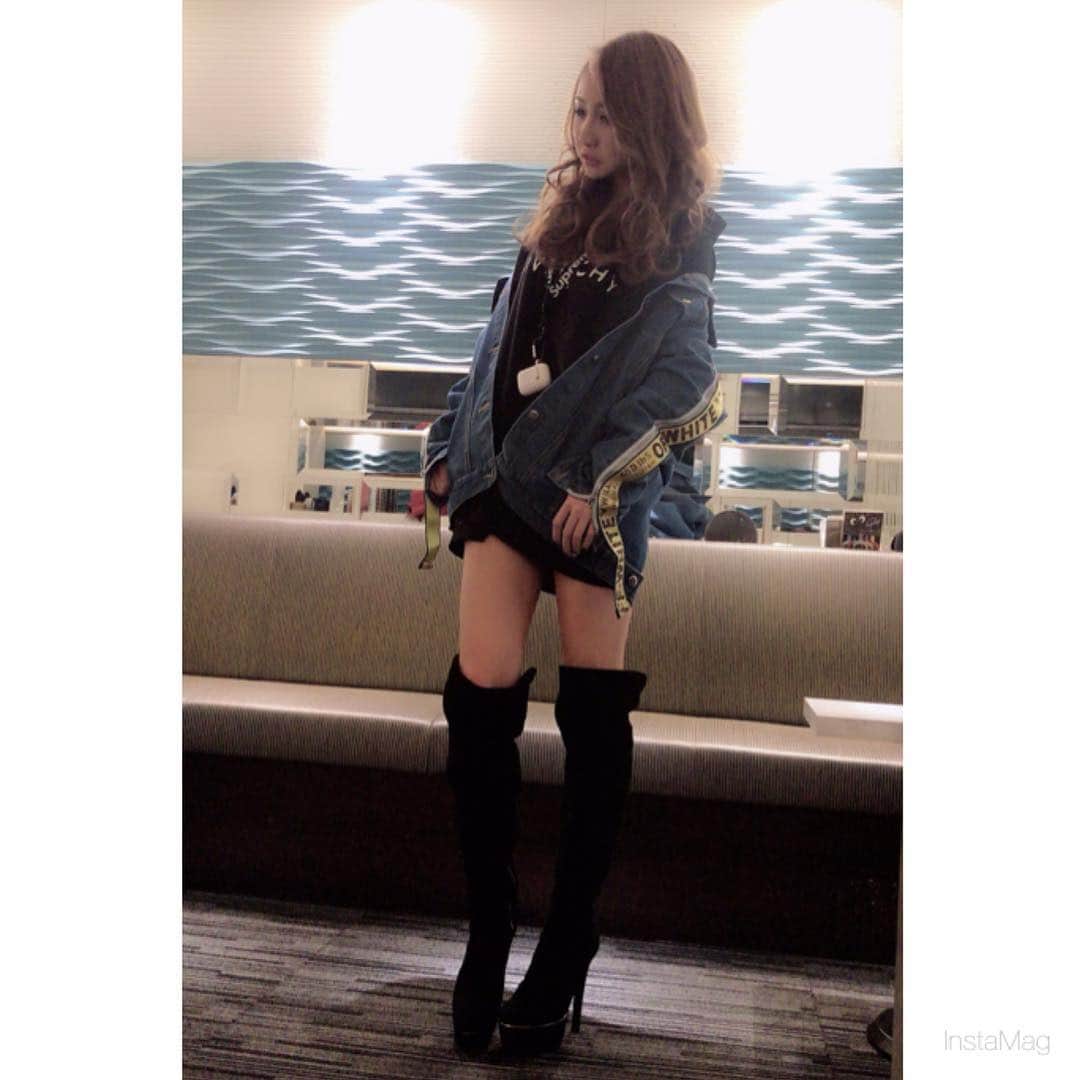 藤堂静華さんのインスタグラム写真 - (藤堂静華Instagram)「▶︎ #ootd 💜 . 昨日着てたこの可愛いアウターは @lira24official のだよ💓😋仲良い後輩ちゃんがやってるセレクトショップだから是非チェックしてみてね💓 . どれもほんとセンスいい⭐️⭐️ . #セレクトショップ#海外インポート#안녕#新宿#歌舞伎町#キャバクラ#JUNES#藤堂静華#gal#キャバ嬢#韓国#half#love#me #tbt #follow #like4like #l4l #tflers #instagood#cute #happy #fun #beautiful#followme#followplease」3月9日 21時50分 - shizuka___official