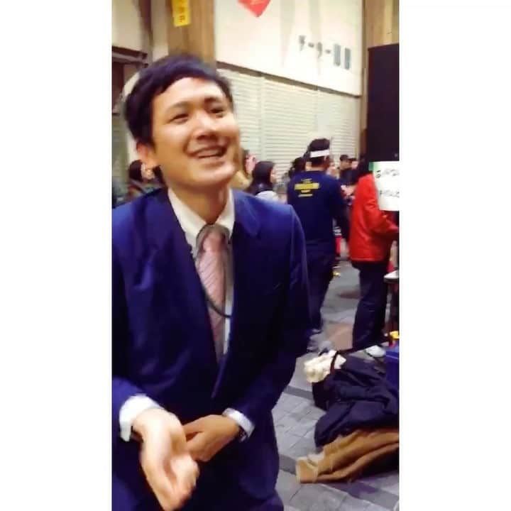 京面龍太郎のインスタグラム：「. . 後輩よ、商店街で一番輝いていたのは間違いなくお前だ。 . ※撮影：中元アナ ※シラフ . #土佐のおきゃく #フライングゲット #テレビ高知 #アナウンサー #久保田康祐 #明日は5時起き」