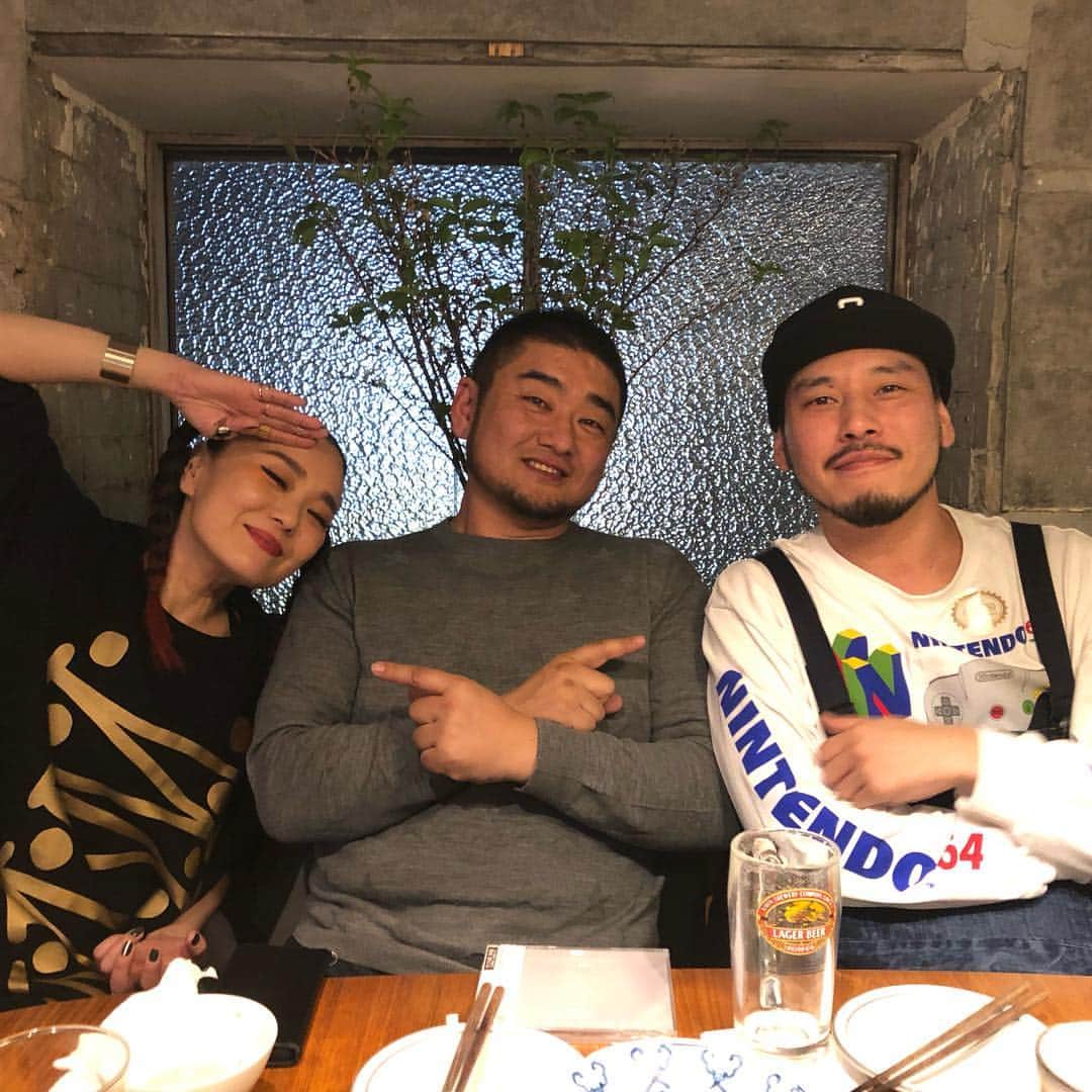 RYO the SKYWALKERのインスタグラム：「LOVE FM FESTIVAL 2019 お疲れ様でした！  ChomoranmaのKCとプシンと！  三原豆腐店うますぎ #リョーザ #福岡」